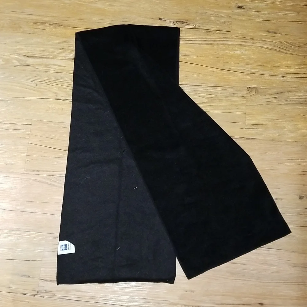 Old Navy scarves 1 black 1 grey NWOTS